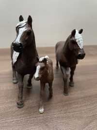 Schleich 10 figurek koni