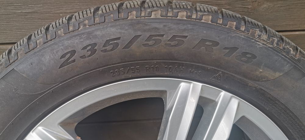 Orginalne felgi aluminiowe Volkswagena oraz opony zimowe  235/55/r18