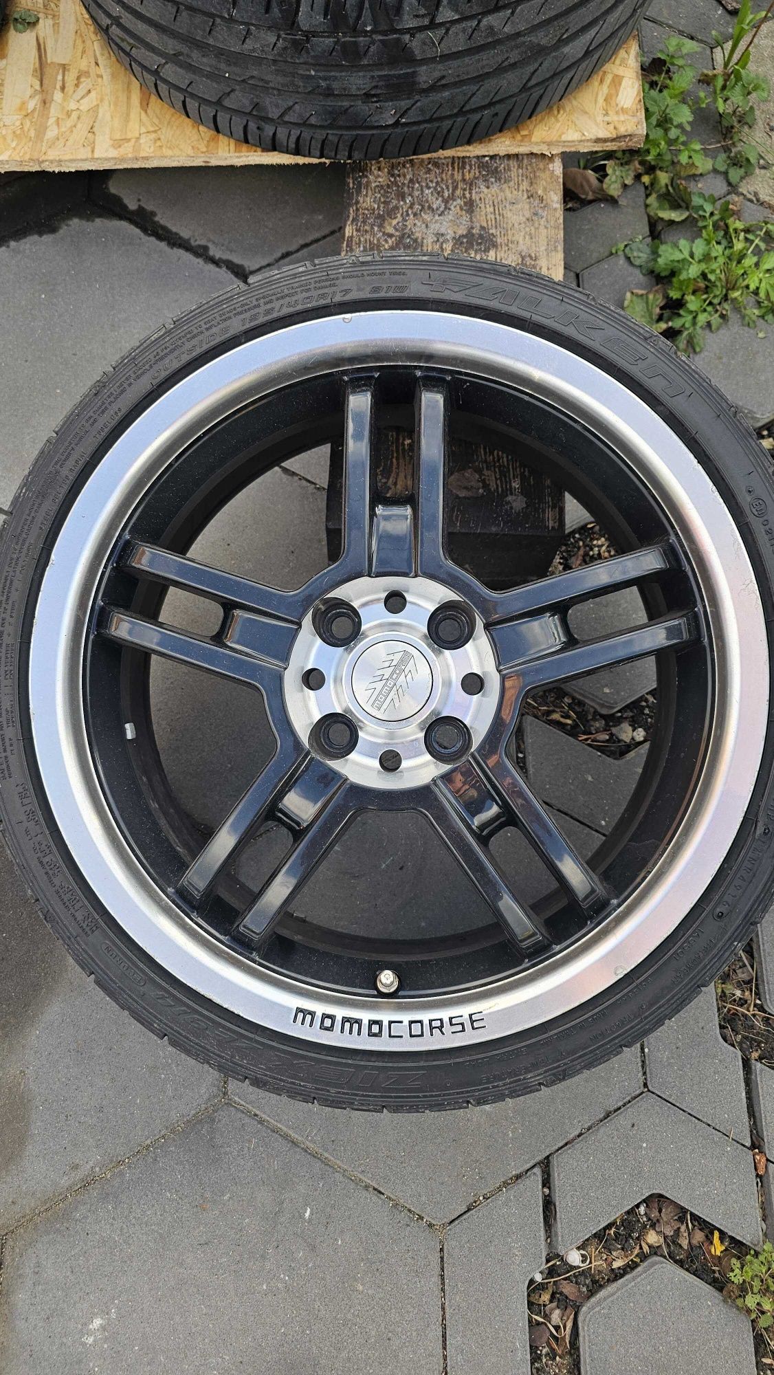 Felgi aluminiowe MOMOCORSE 195/40 R17 wraz z oponami Falken