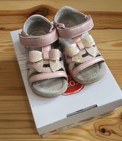 Sandałki różowe dla dziewczynki rozmiar 20 wkładka 13cm Smyk