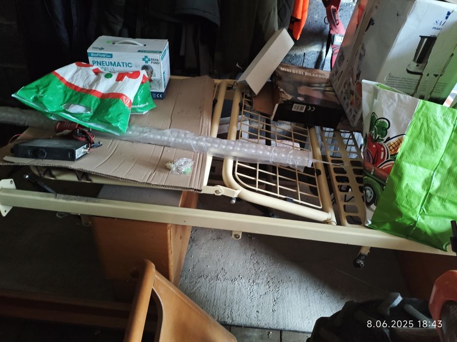 Łóżko rehabilitacyjne drewniane z regulacją na pilota