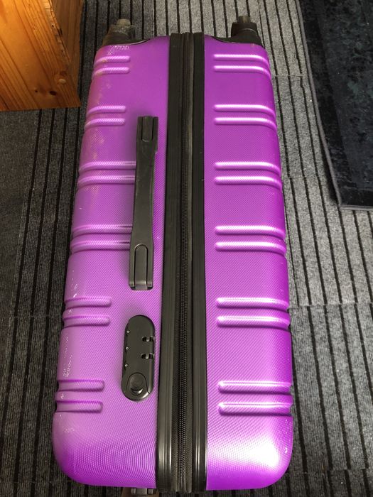 Валіза пластикова міцна!