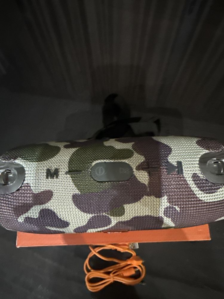 Колонка переносна JBL