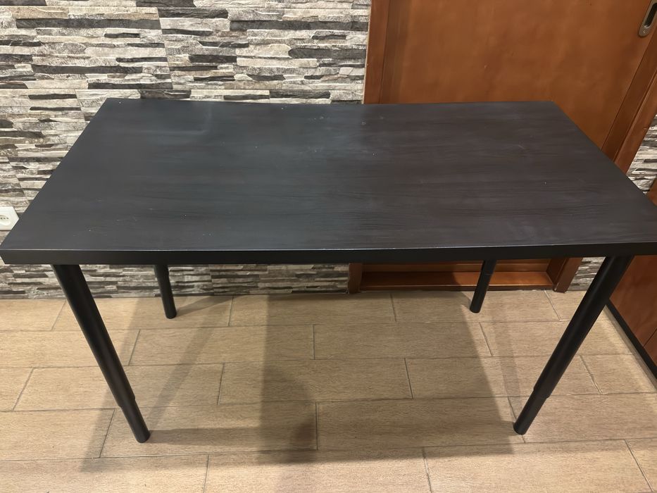 Secretária ajustavel em altura