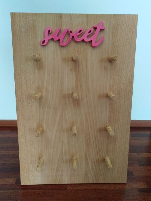 Drewniana tablica na donuty