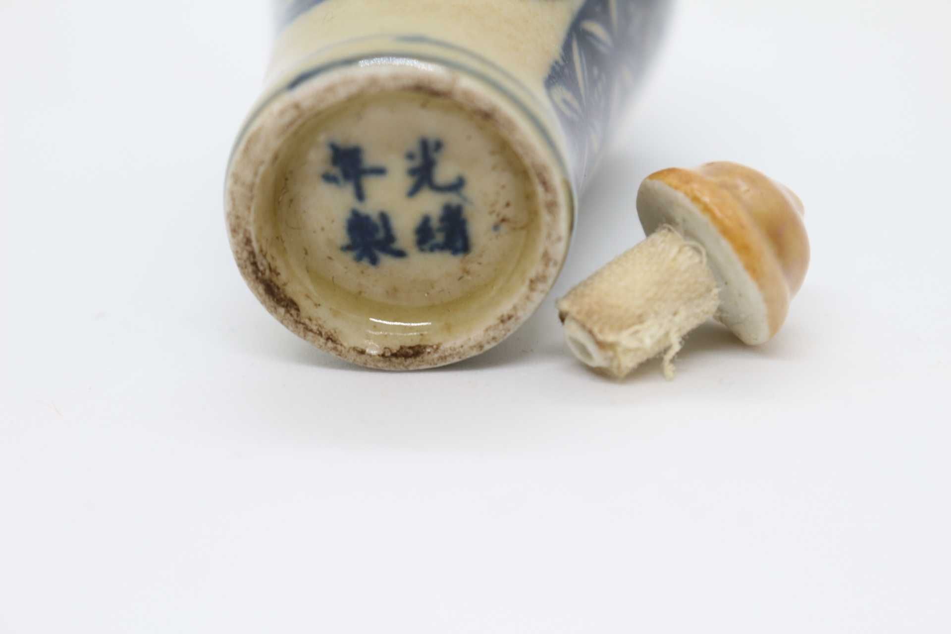 Snuff Bottle em Porcelana Chinesa Cenas Eróticas XIX Marcada