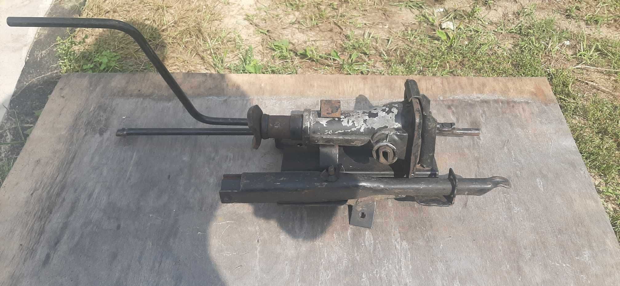 jeep wrangler YJ zestaw naprawczy  lewarek klucz do kół mocowanie