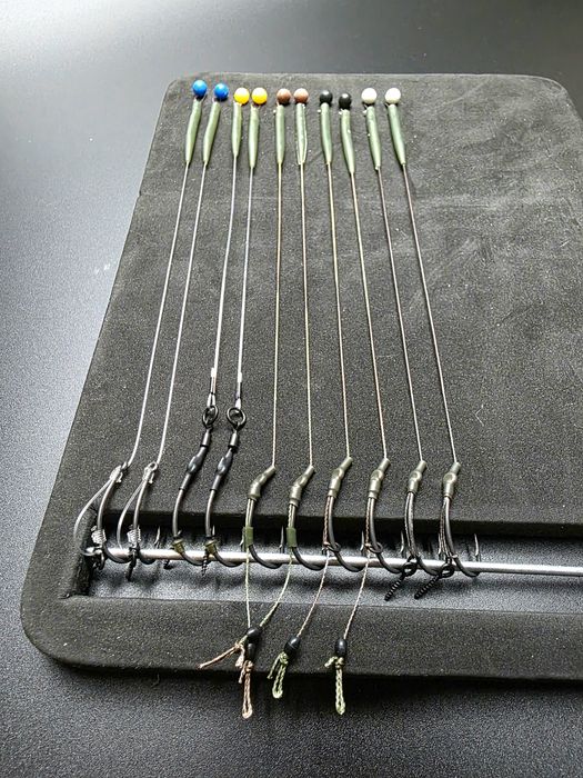 10 sztuk przypony karpiowe #4 zadzior mieszane, na tabliczce