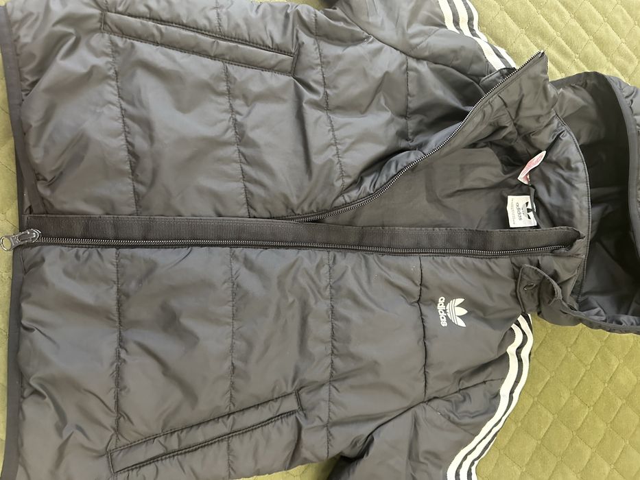 Куртка фірми adidas