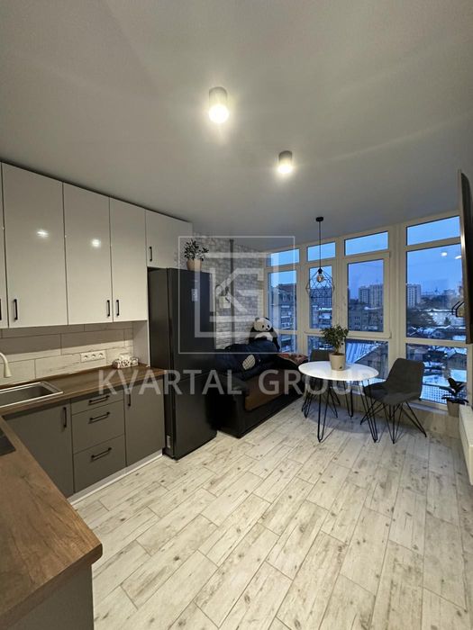 Продаж квартири з новим ремонтом, яка розташована серед 2-х парків.Газ