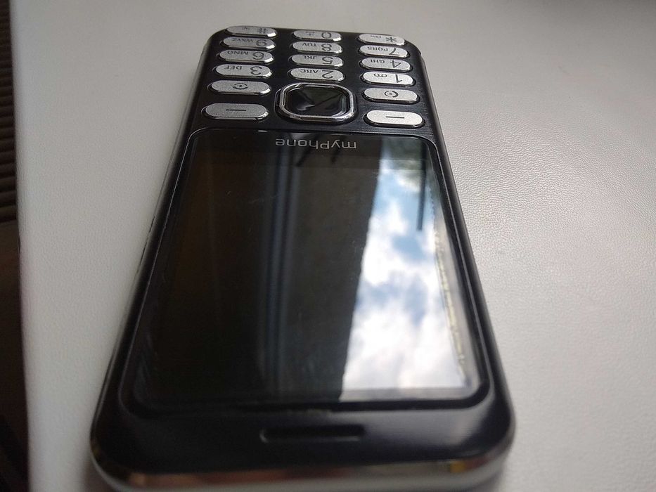 Telefon MyPhone maestro, idealny dla osób starszych.