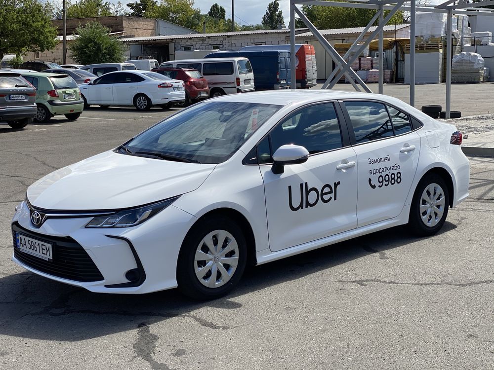 Аренда автомобиля для работы в такси Киев Toyota Corolla 2020