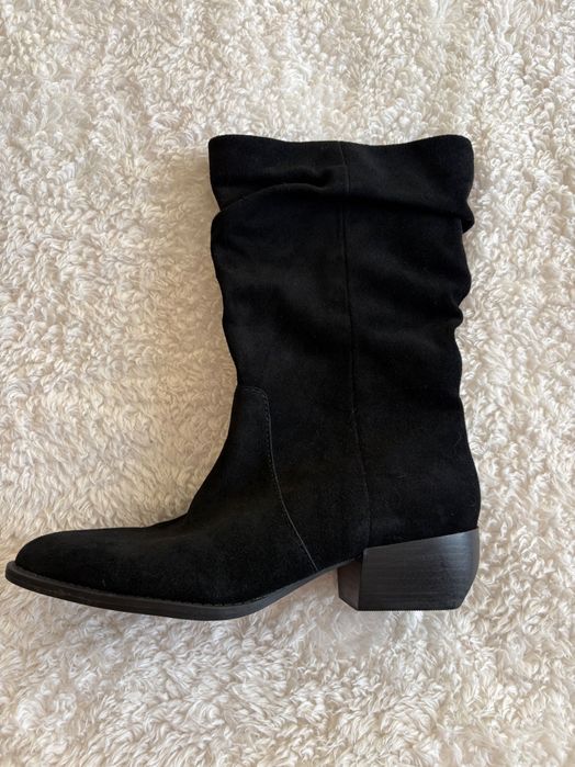 Козаки. Натуральна замша. 38 розмір. Нові.