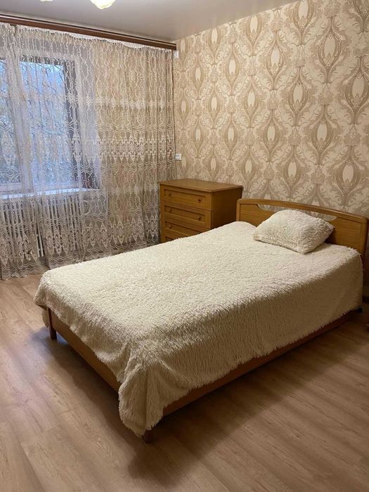 1к квартира м. Защитников Украины ул. Бр. Потемкин.