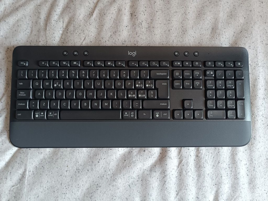 Logitech K650 Signature