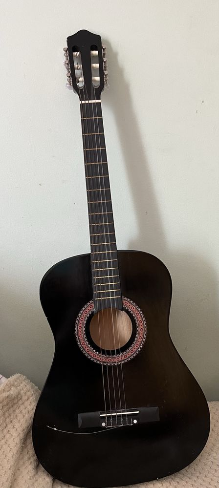 Gitara czarna w dobrym stanie