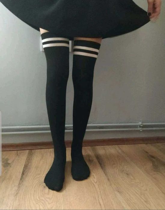 Nowe 2 pary: czarne i białe  zakolanówki