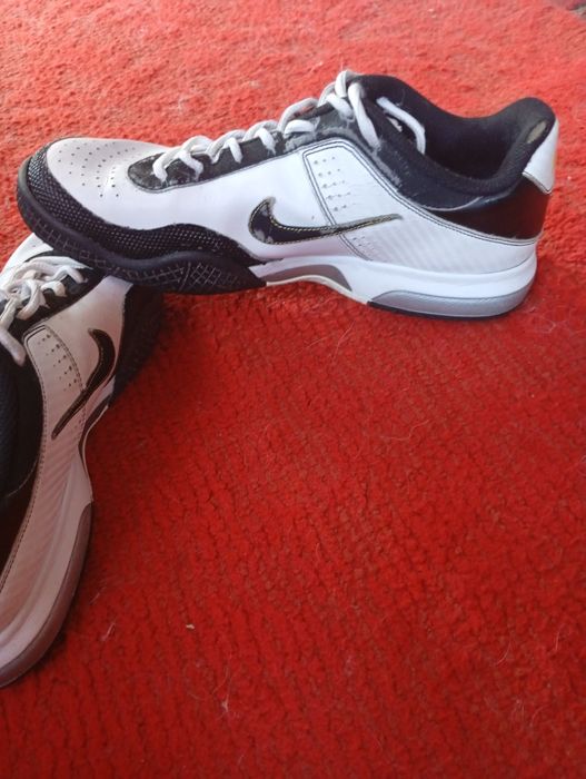 Продам кросівки майже нові