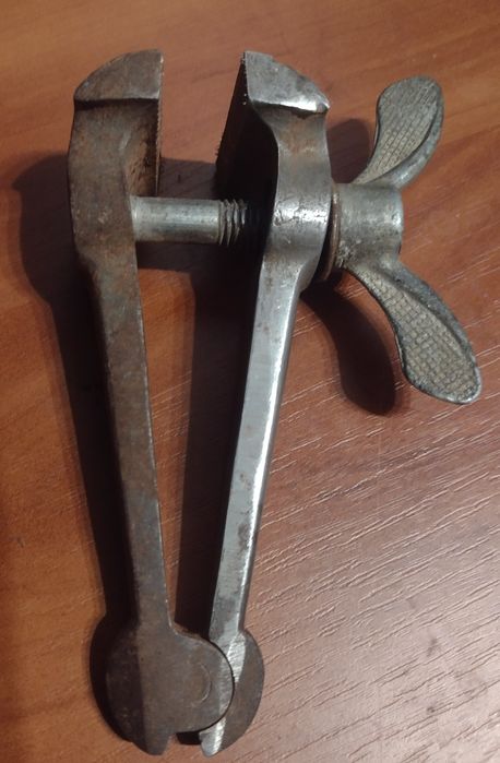 Тиски маленькие струпцына