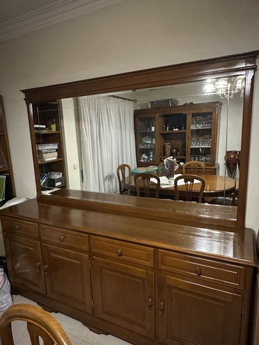 Aparador de sala de jantar de madeira