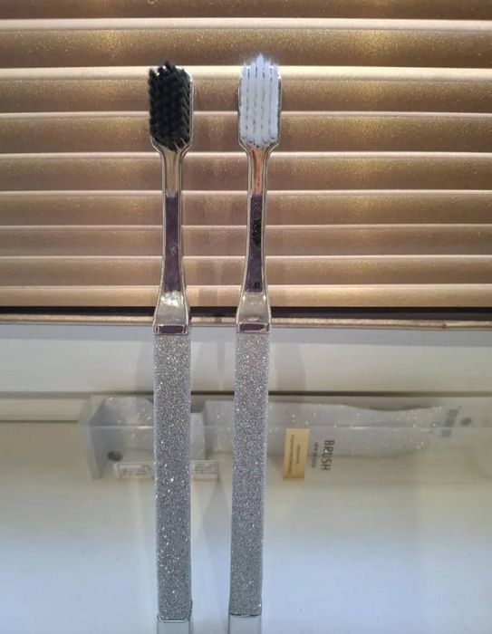 Зубні щітки для дорослих