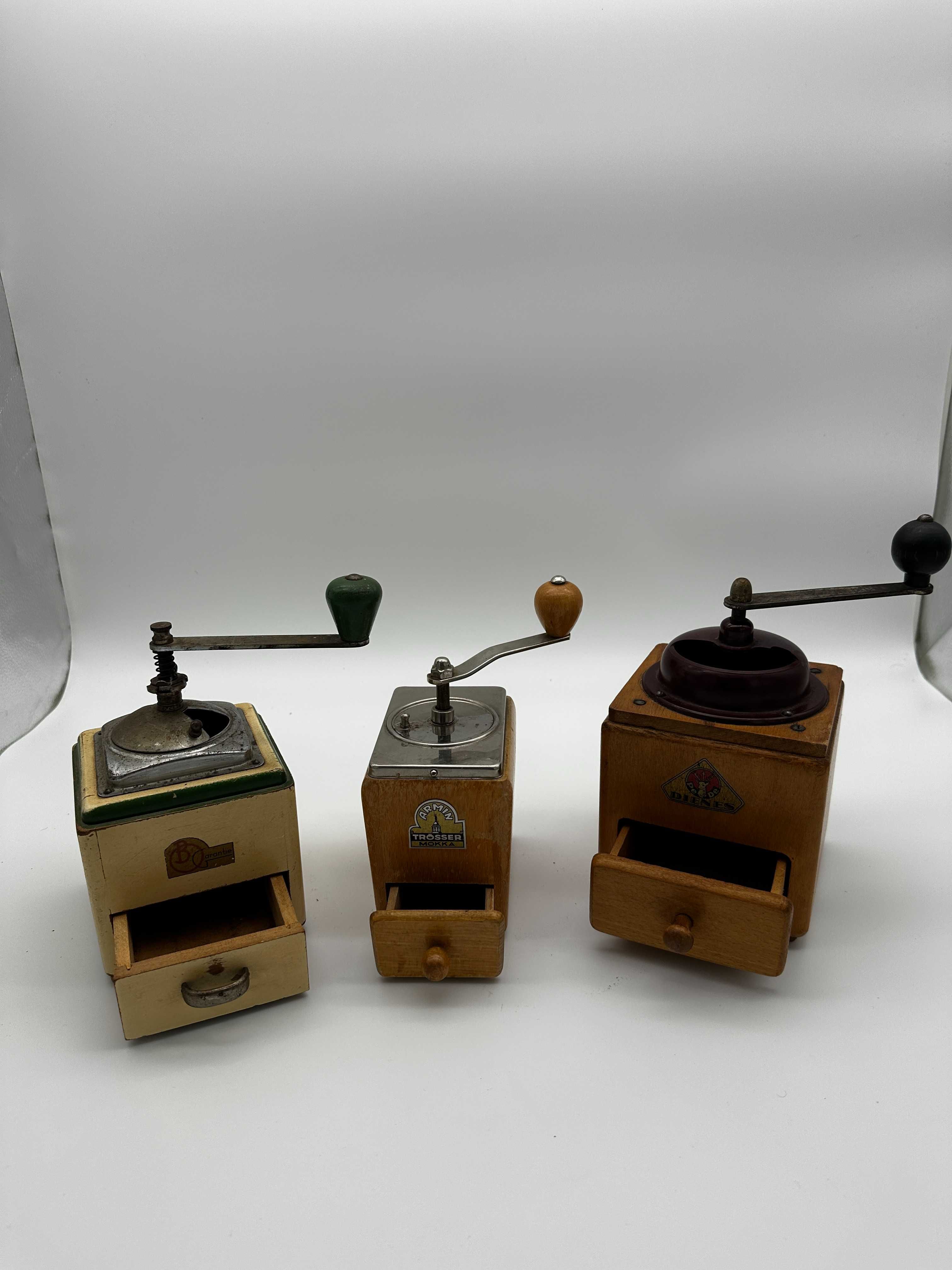 Stare młynki do kawy komplet 3 sztuki vintage PRL.