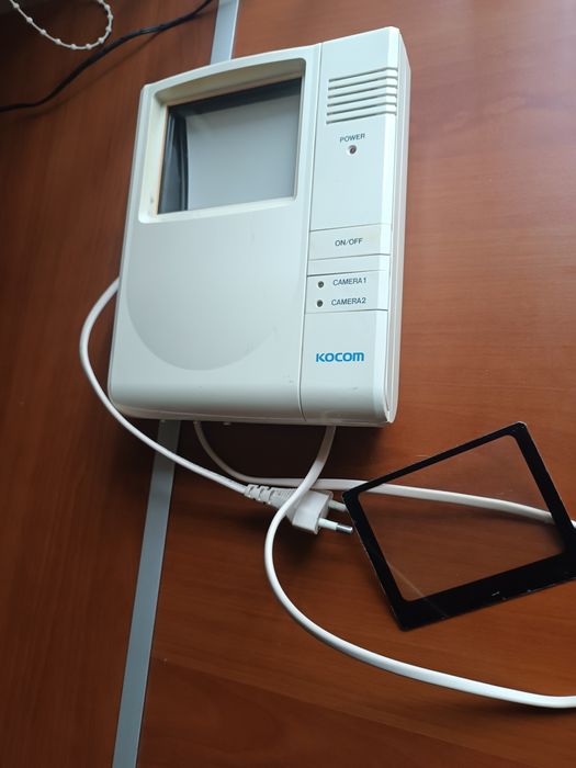 Видеодомофон kocom KMB-600B
Черно белый на 2 видеокамеры наружного наб