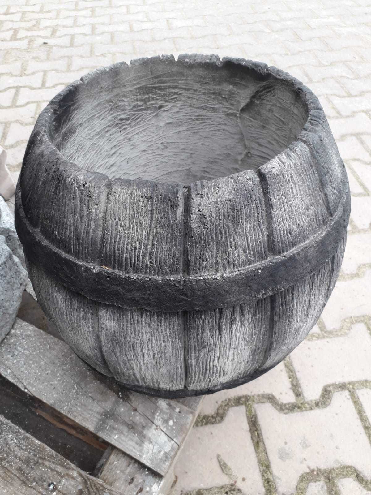 beczka betonowa , donica , imitacja starej drewnianej beczki