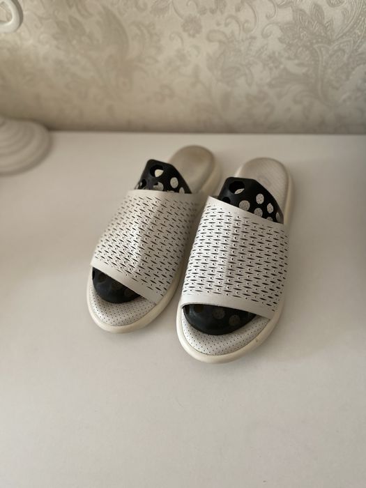 Шлёпанцы, тапки кожа 38 р.