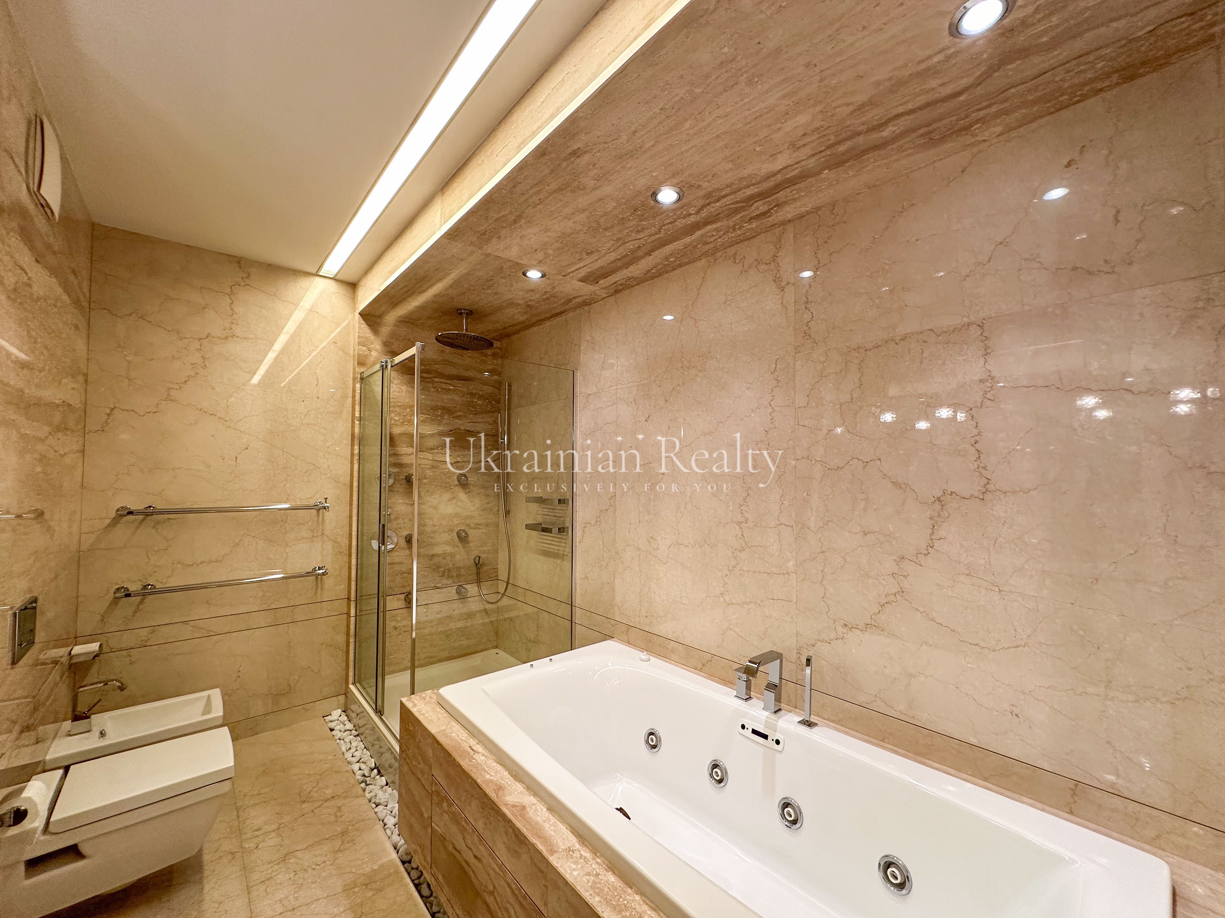 Продаж квартири 299 кв. м. ЖК Тріумф вул. Зверінецька 59