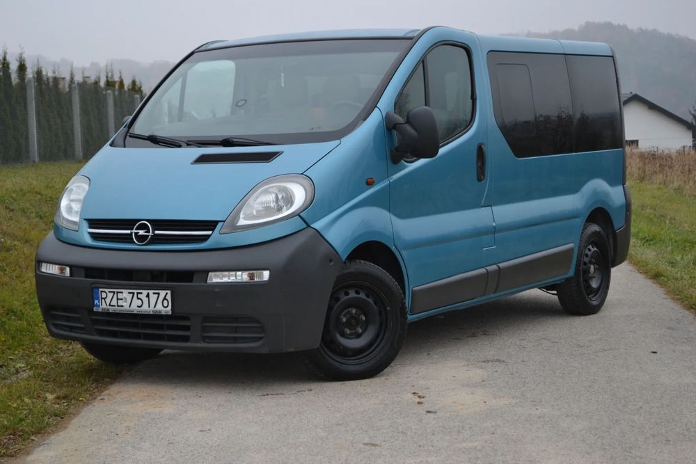 Opel Vivaro 2,0 120KM LPG 9 Osób Klima Dwustrefowa Hak 2kpl Kół Ważne Opłaty