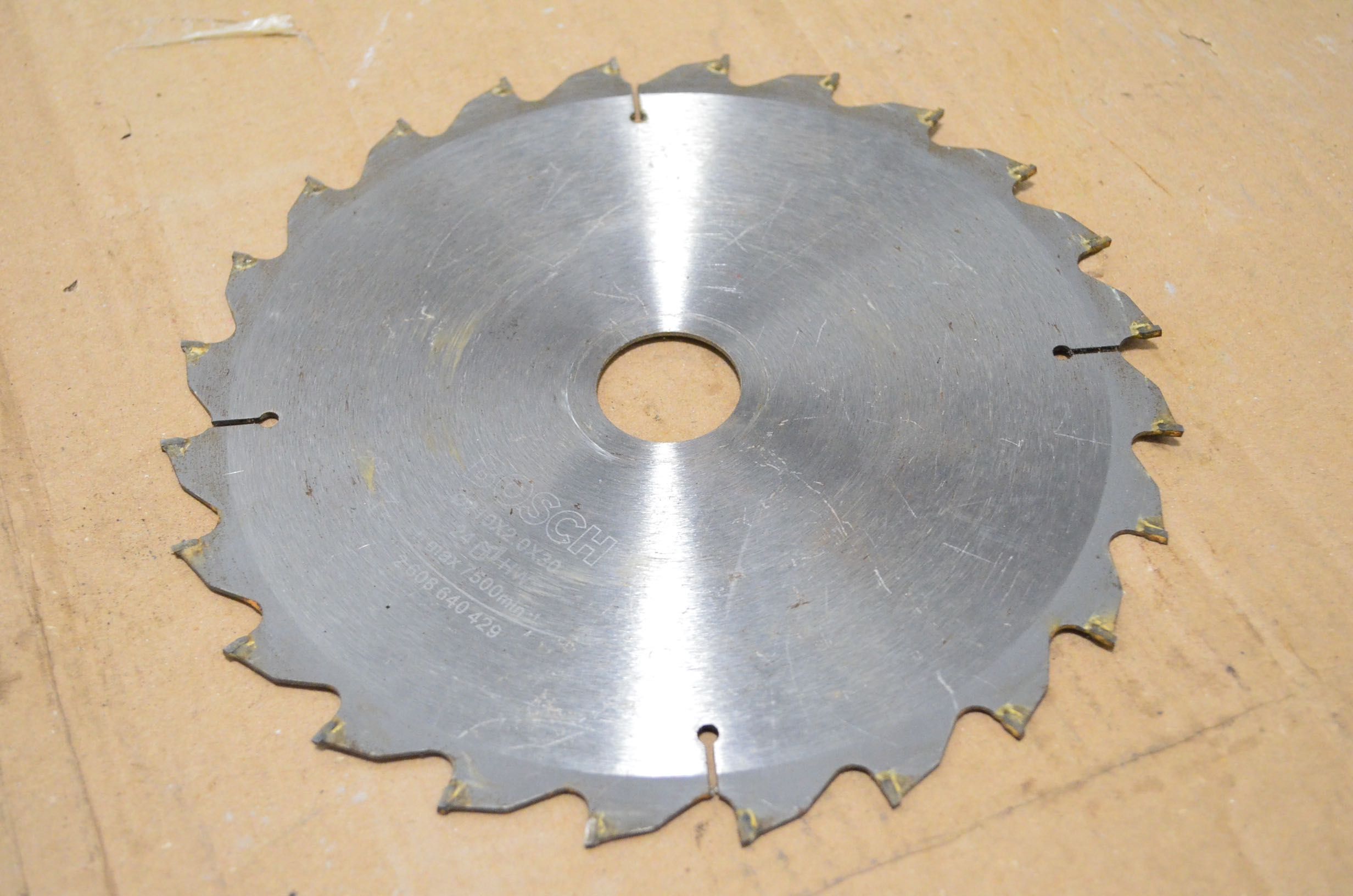 Nowa nieużywana Tarcza widiowa do drewna BOSCH 210 mm