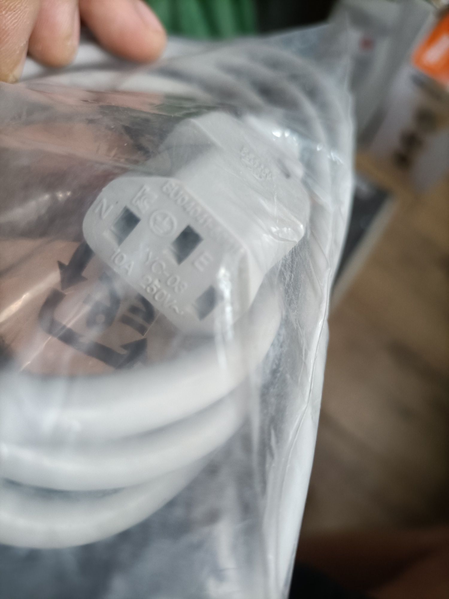 Kabel zasilający do komputera