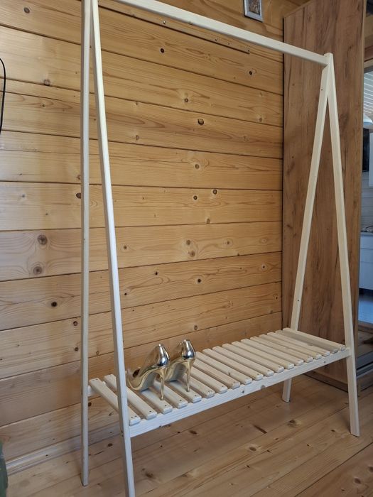 Стійка для одягу