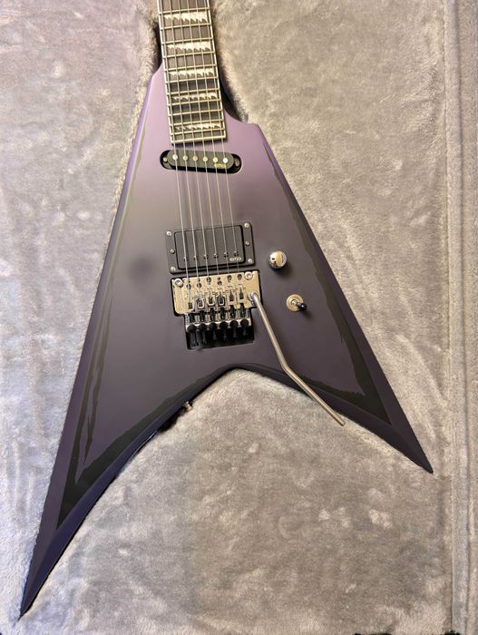 ESP LTD Alexi Ripped Sawtooth + EMG Alexi Set + Hardcase