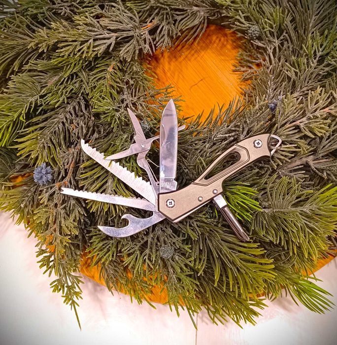 Scyzoryk Szwajcarski 14w1 Nowa Cena, Idealny na Prezent!