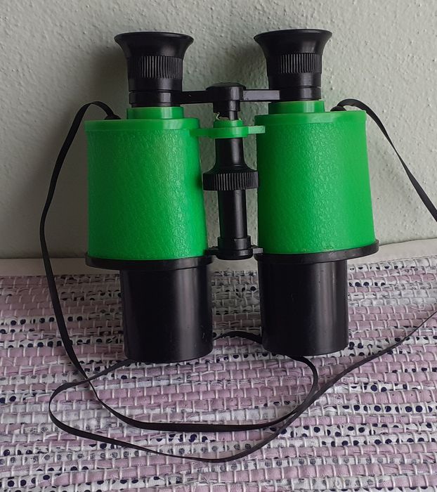Brinquedo antigo.  Binóculos