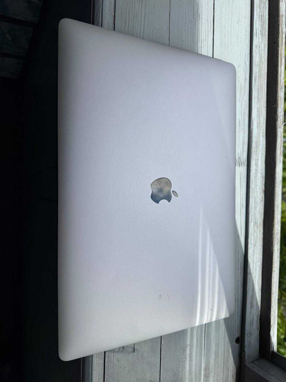 Apple Macbook Pro 15 2018 i7 2.6Ghz (32gb RAM / 1tb SSD) A1990