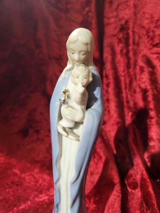 Porcelanowa figurka Maryja z dzieciątkiem Jezus Matka Boska