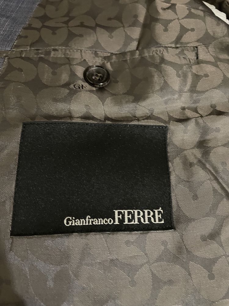 Продам пиджакFERRE