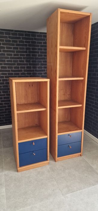 Conjunto de colunas com parteleiras