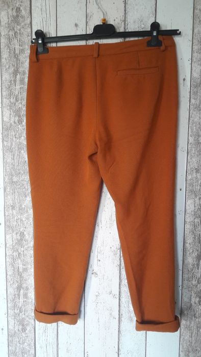 Miodowe spodnie chinosy Zara XS