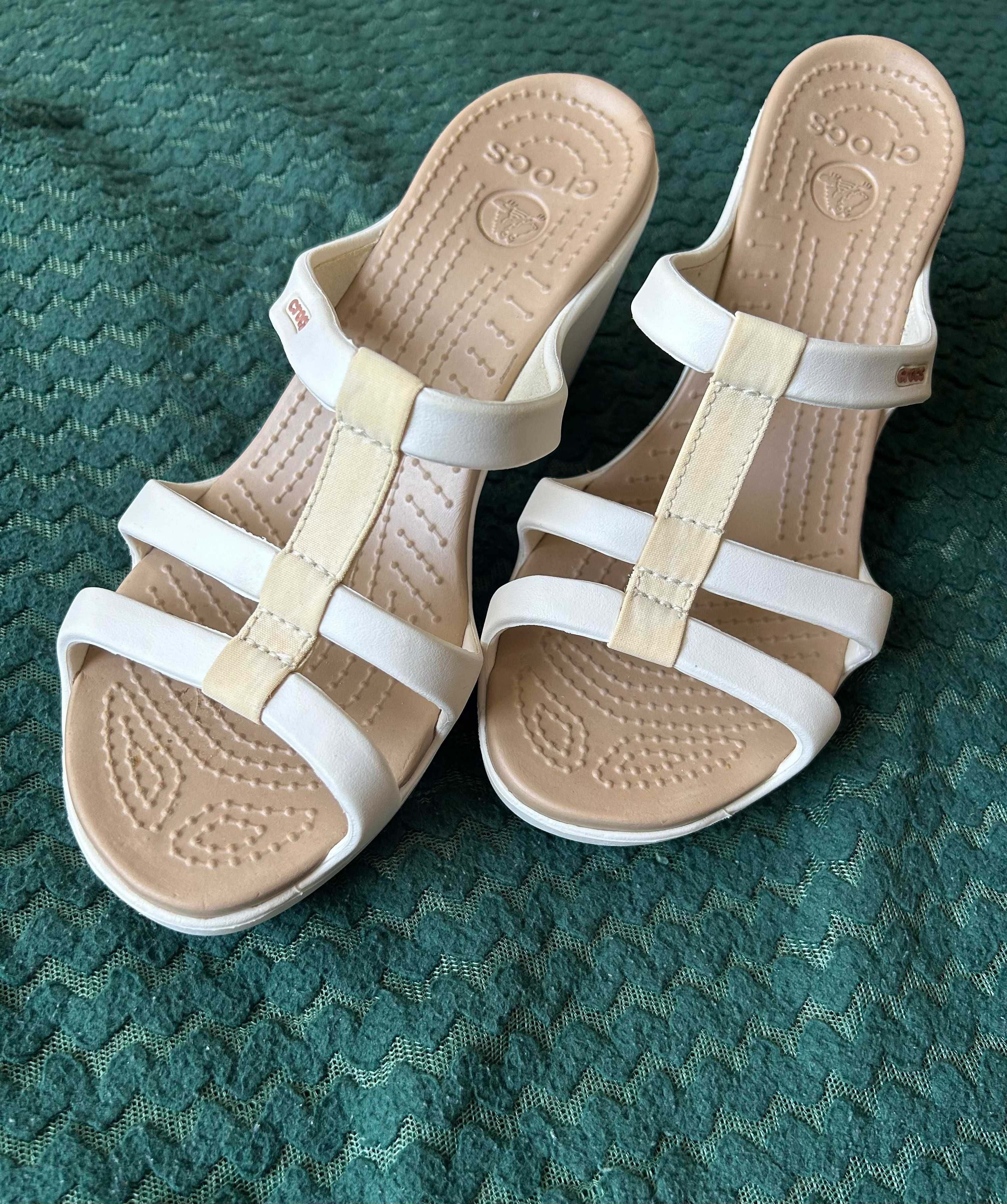 Sandałki na obcasie Crocs model Cyprus III Sandal w rozm. 38/39 (W8)