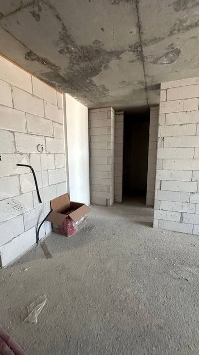 Продаж 2 км квартири в сучасному ЖК поруч з озером