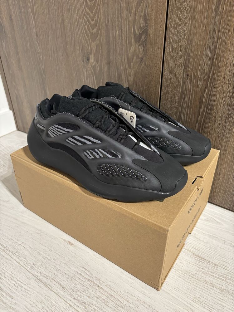 Yeezy 700 V3 Alvah 44,5