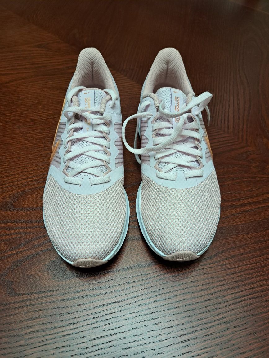 Жіночі кросівки Nike 25,5см