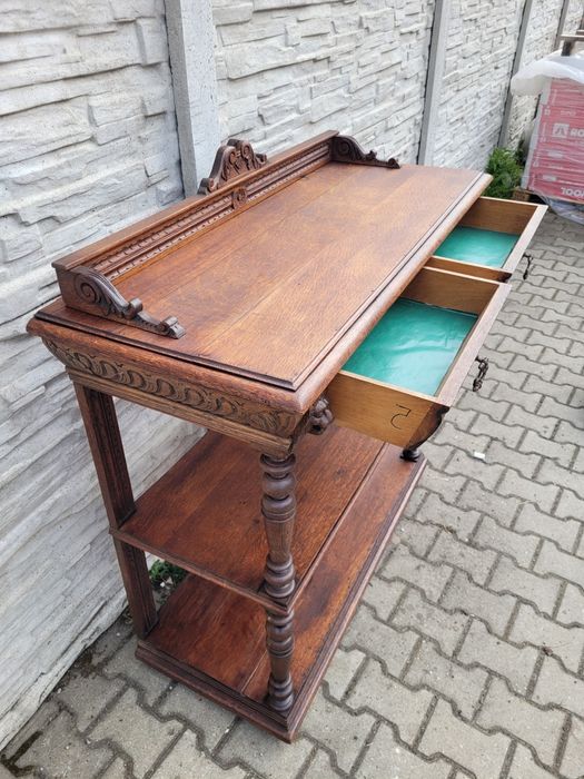 Elegancka konsola eklektyczna.