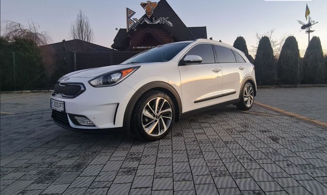 Kia Niro гібрид максимальна комплектація