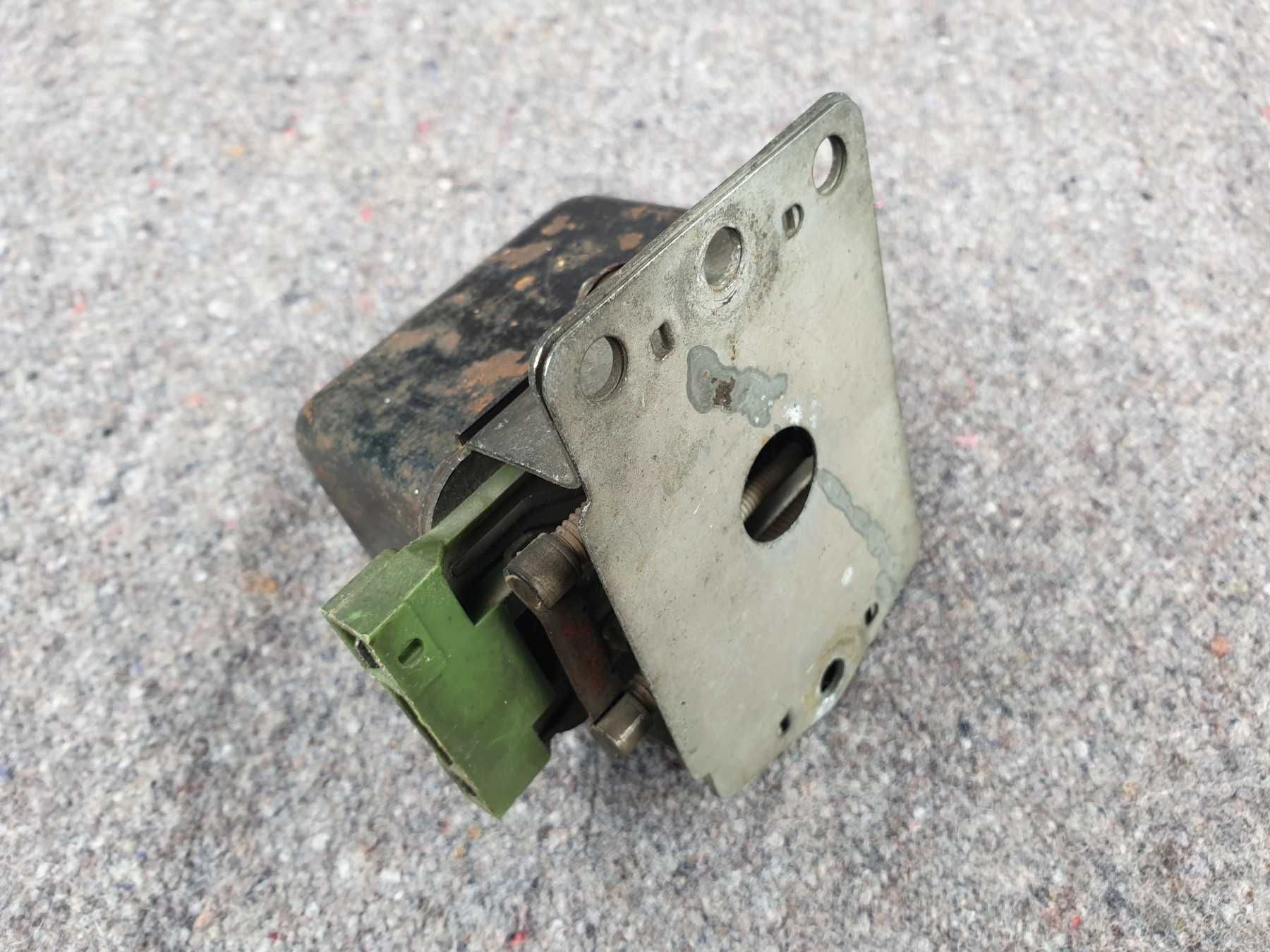 Regulator napięcia Fiat 125p Żuk Nysa Polonez alternator 15 67 RC1/12B