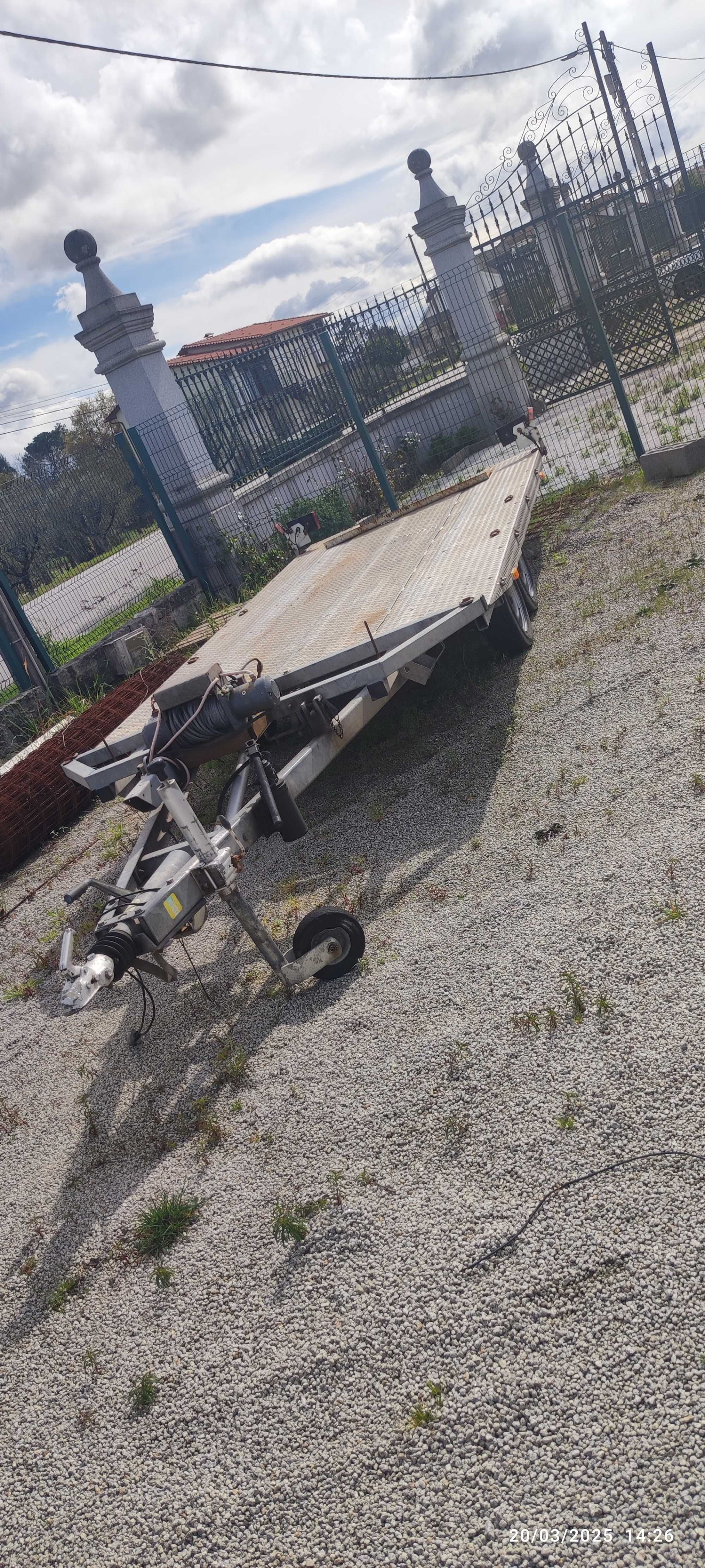 Reboque de 2 eixos